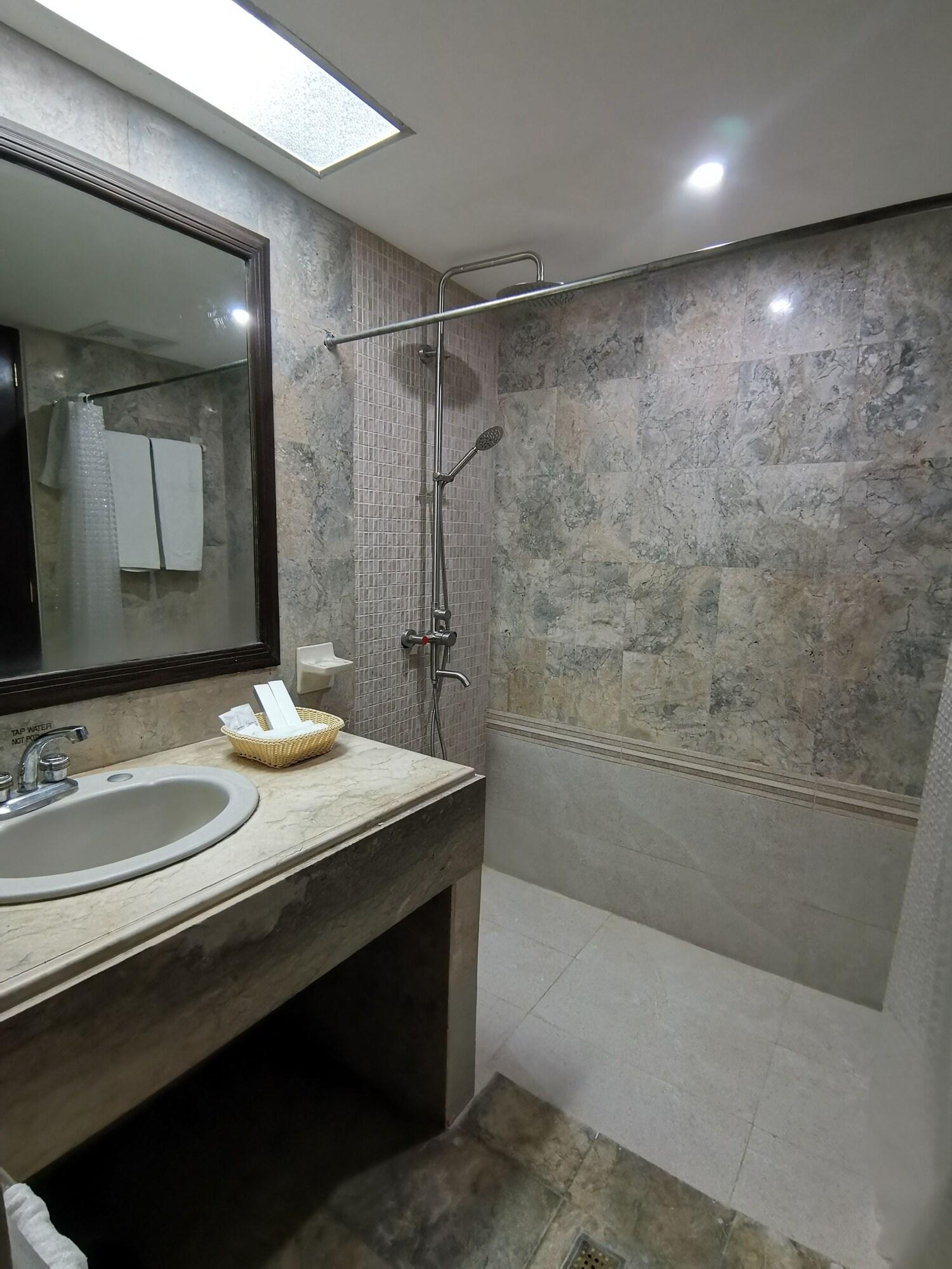 Luxur Place Bacolod Exterior photo