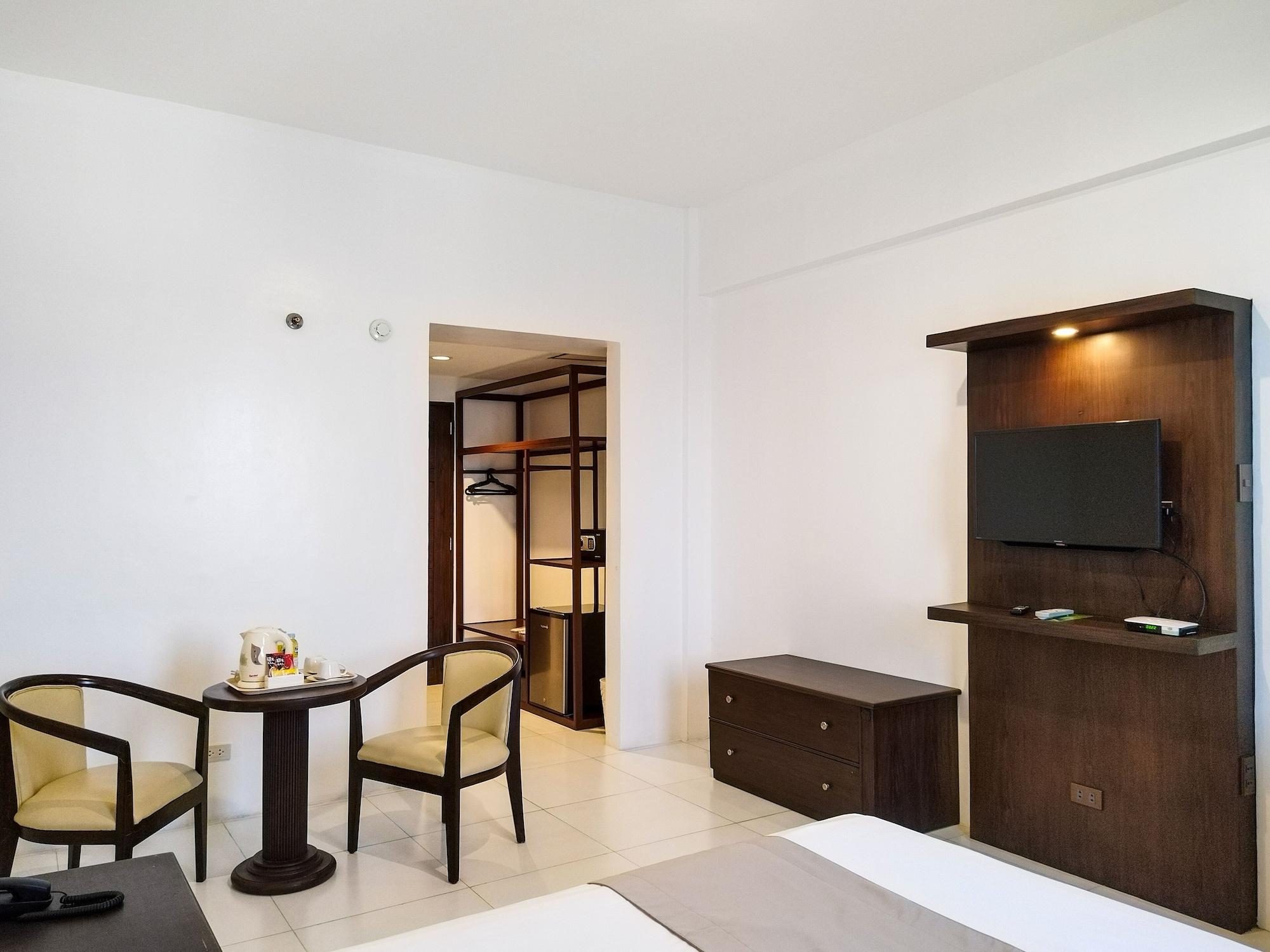 Luxur Place Bacolod Exterior photo