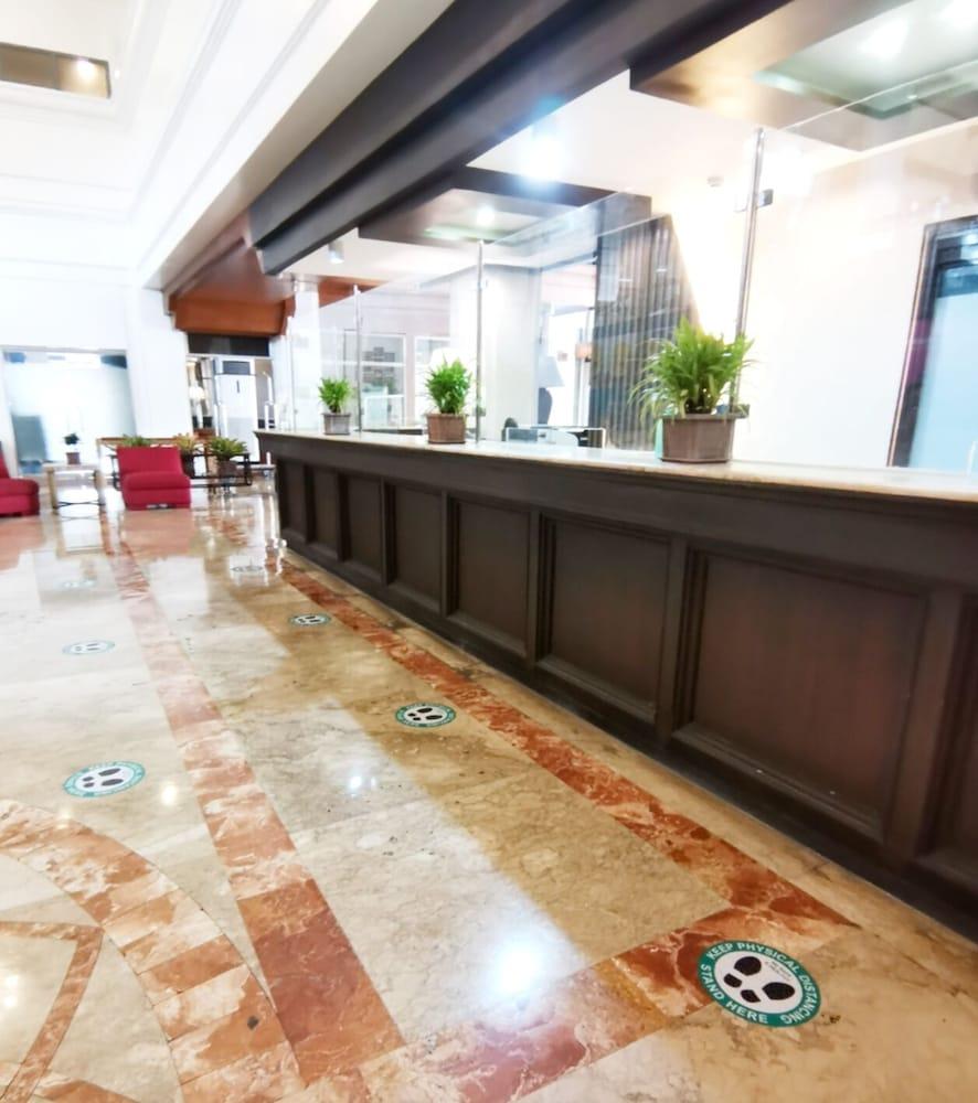 Luxur Place Bacolod Exterior photo
