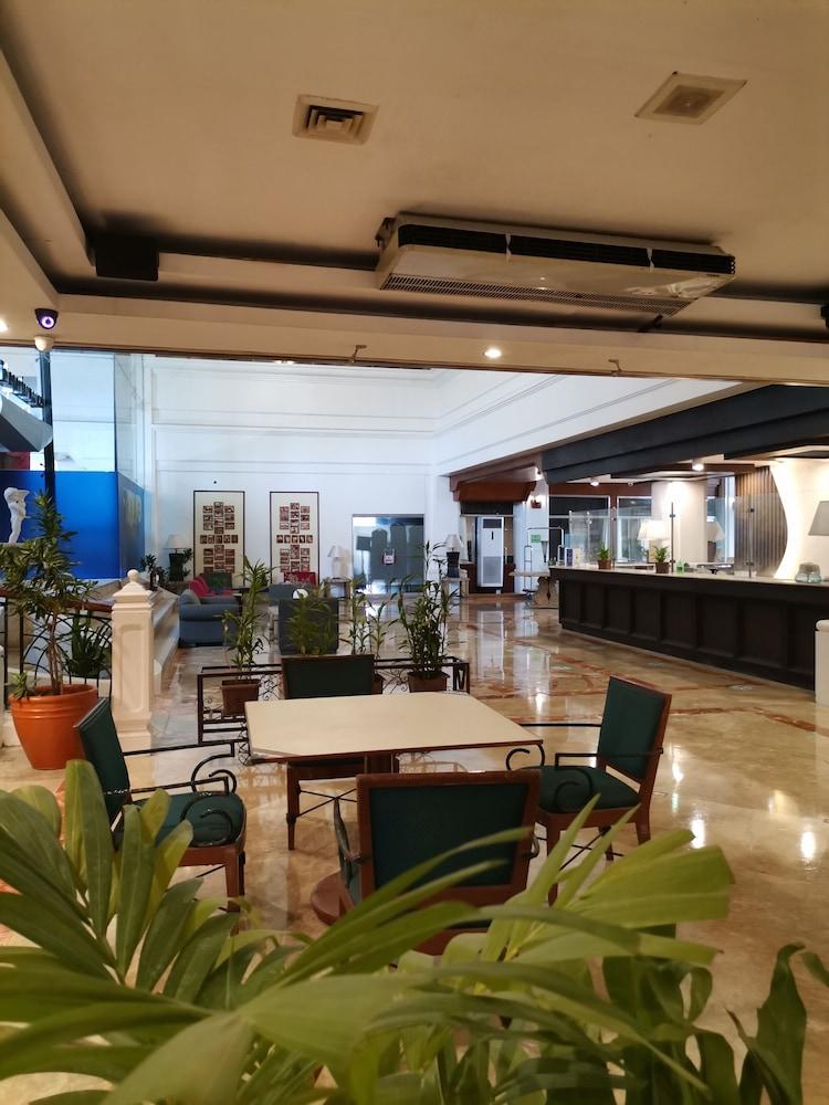 Luxur Place Bacolod Exterior photo