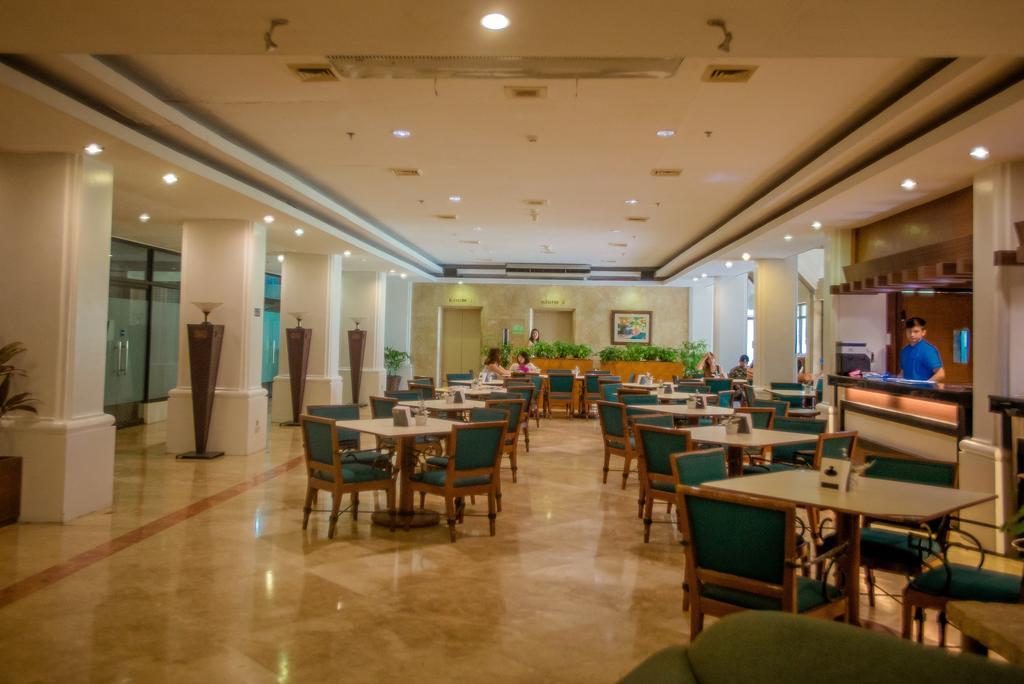 Luxur Place Bacolod Exterior photo