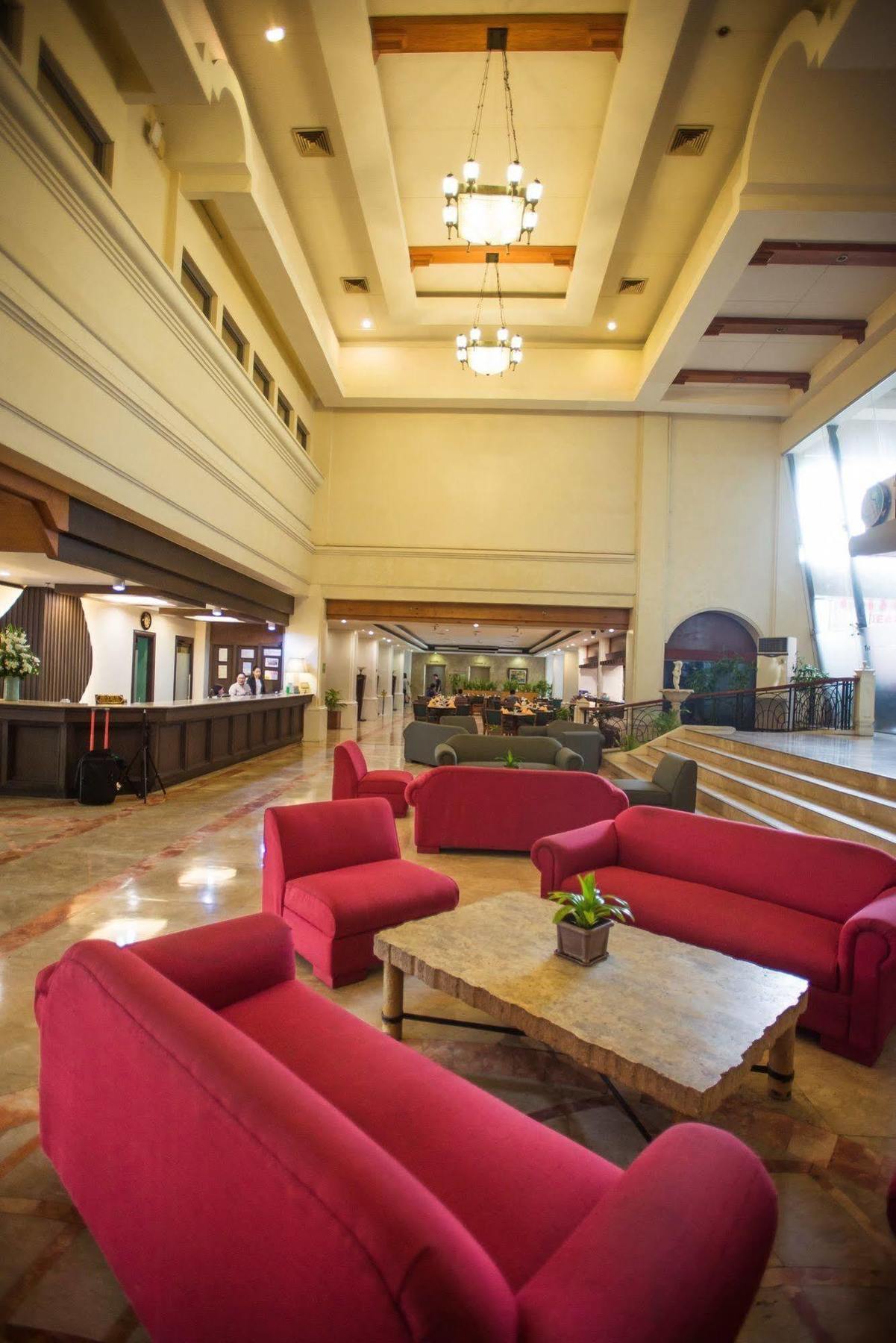 Luxur Place Bacolod Exterior photo