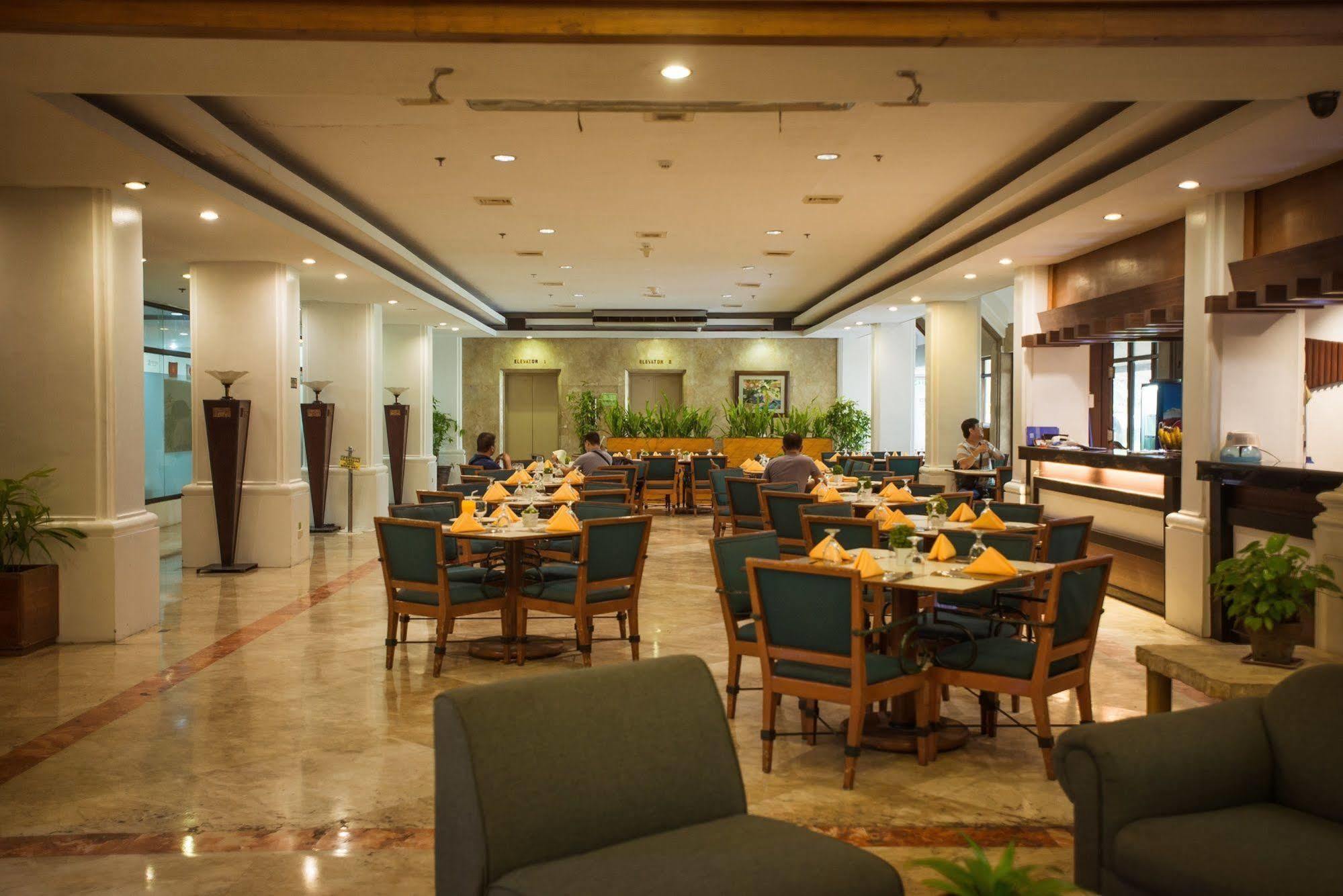 Luxur Place Bacolod Exterior photo