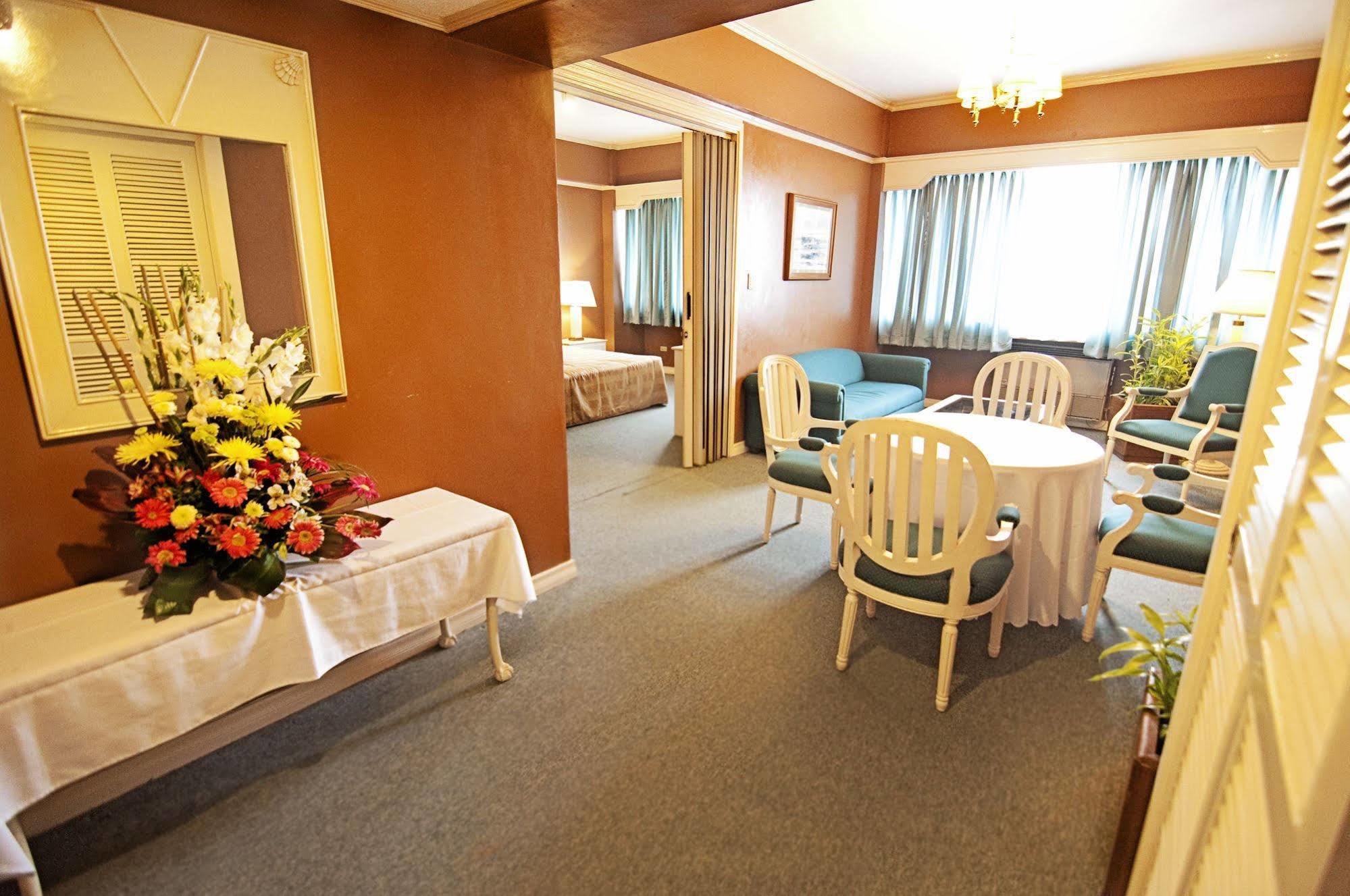 Luxur Place Bacolod Exterior photo