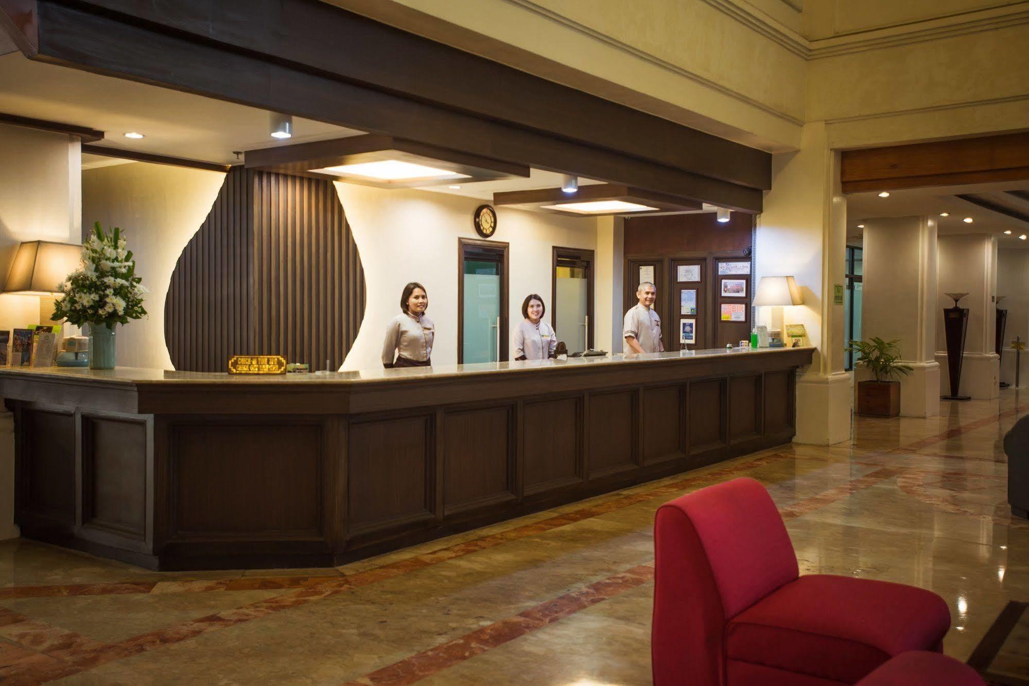 Luxur Place Bacolod Exterior photo