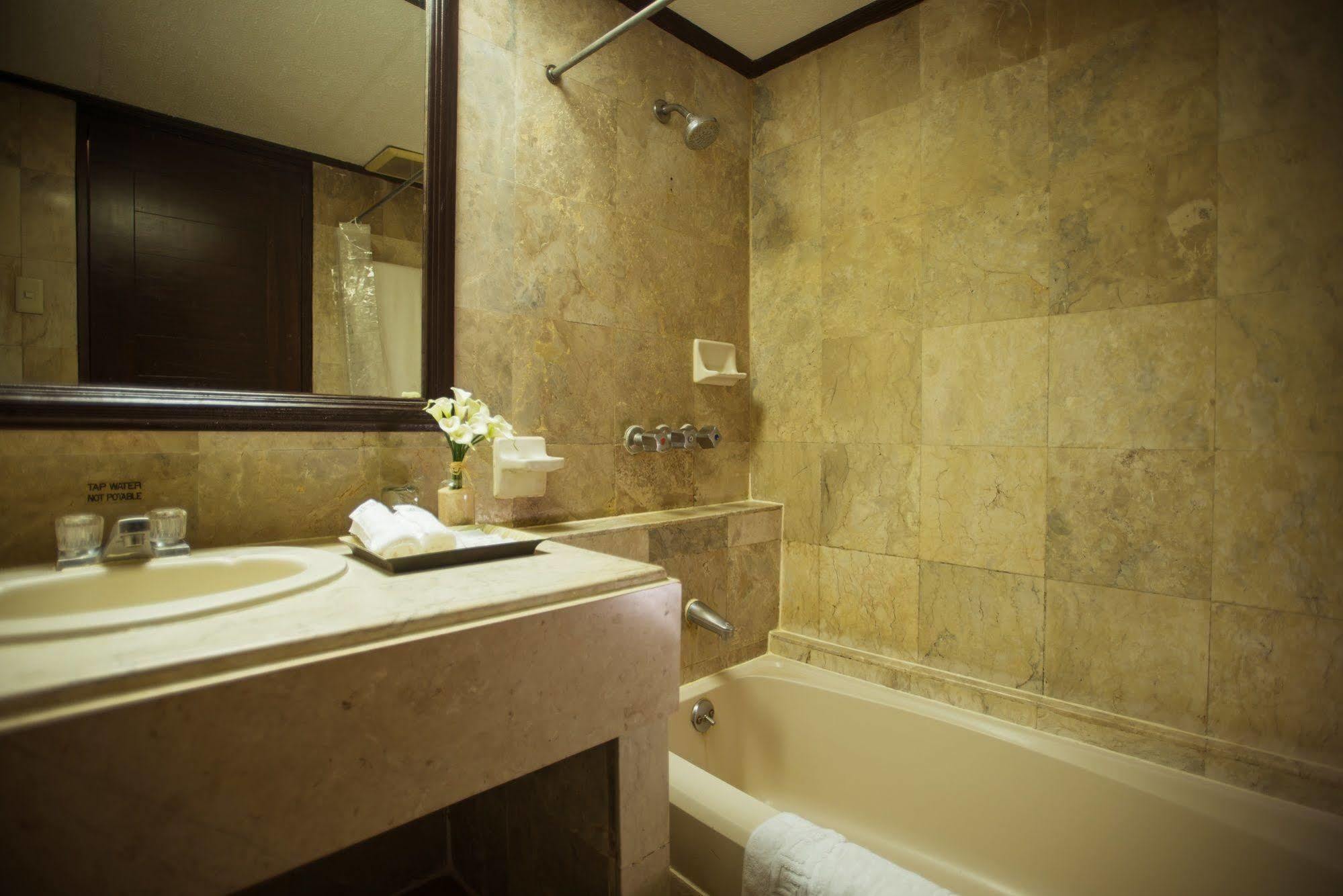 Luxur Place Bacolod Exterior photo