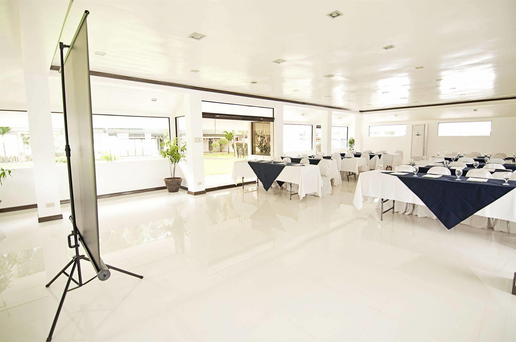 Luxur Place Bacolod Exterior photo
