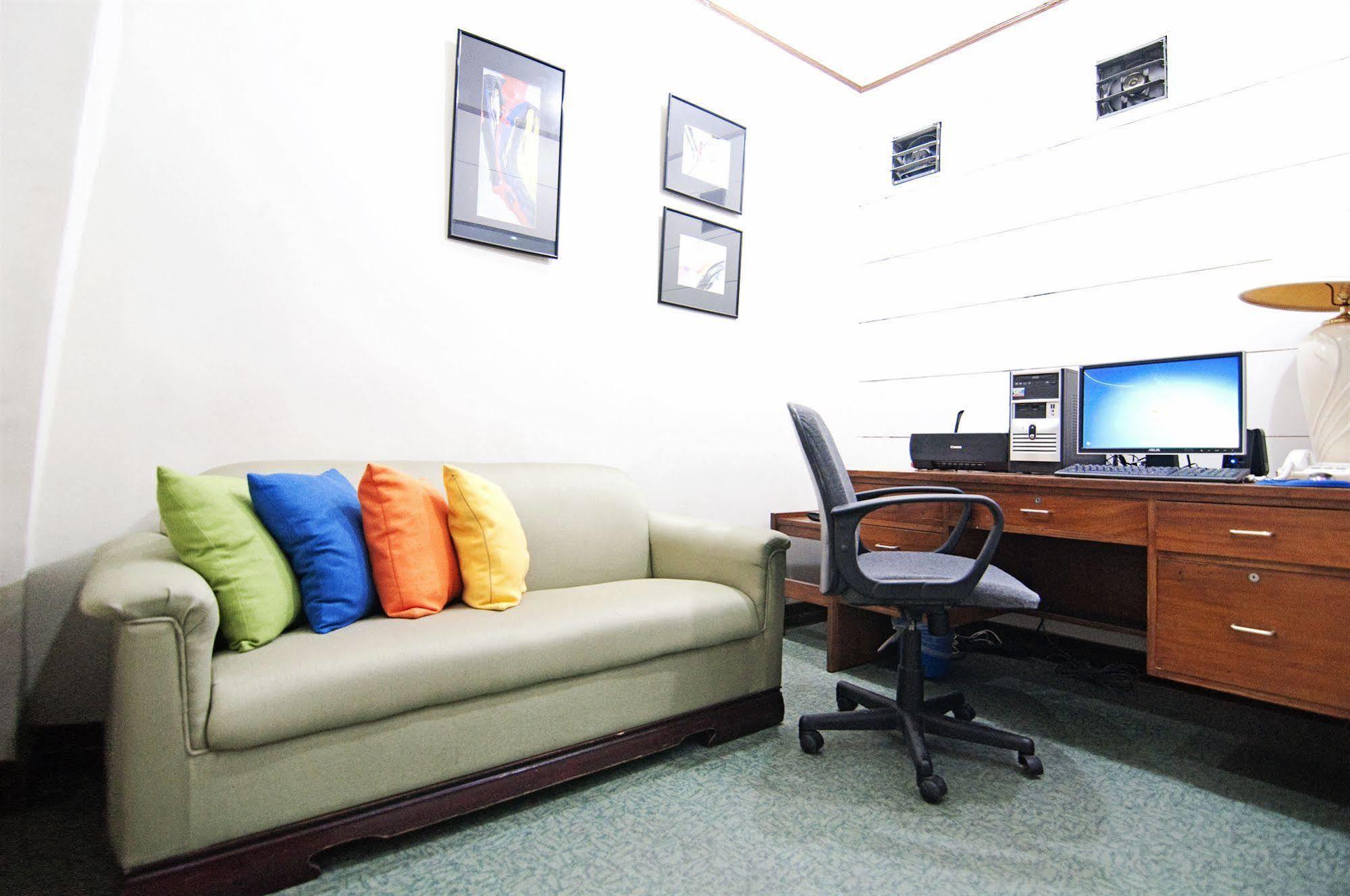 Luxur Place Bacolod Exterior photo