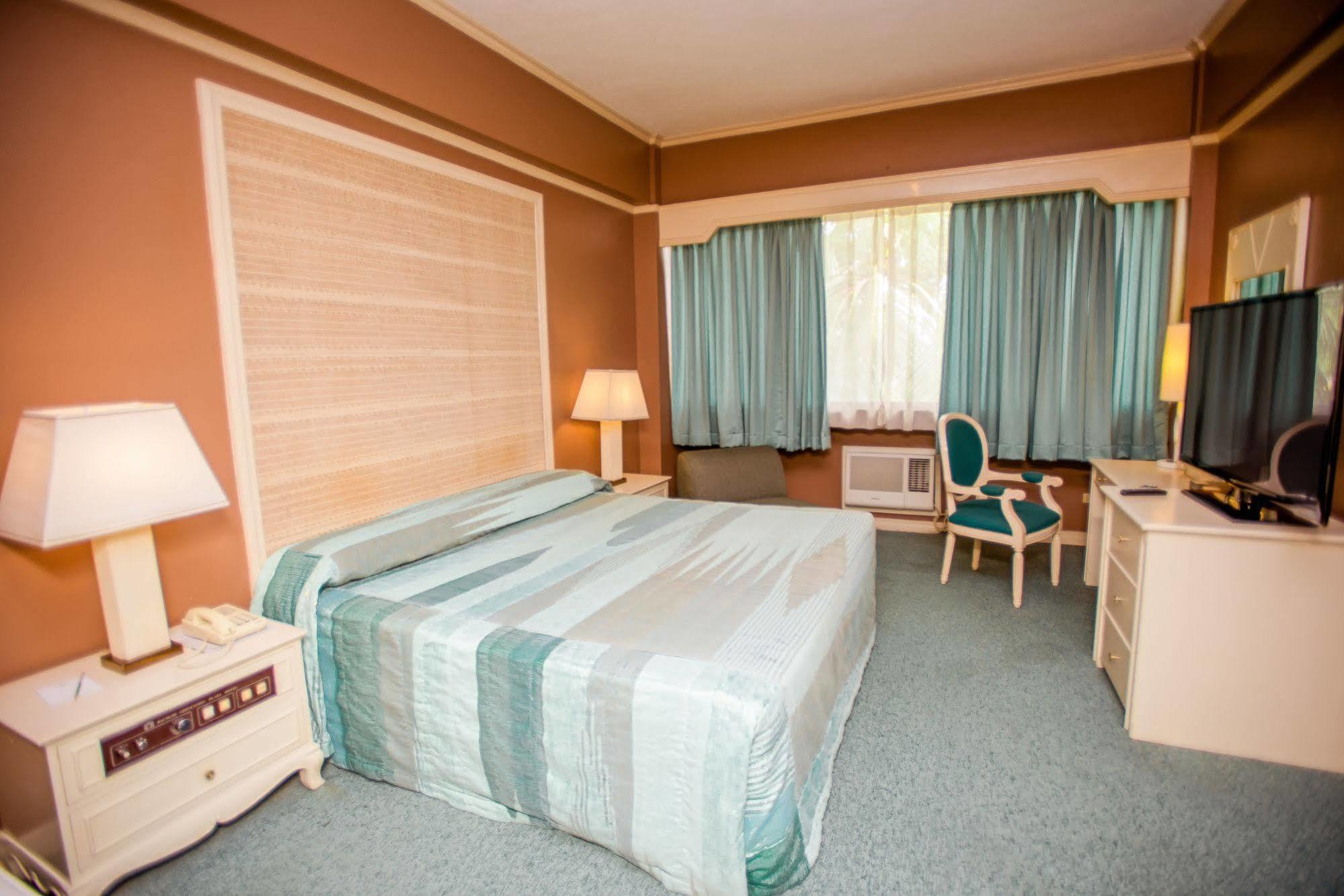 Luxur Place Bacolod Exterior photo