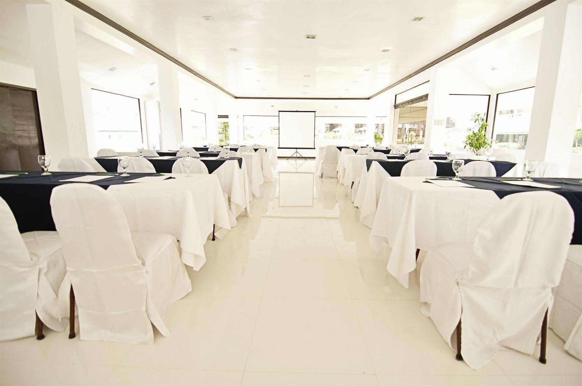 Luxur Place Bacolod Exterior photo